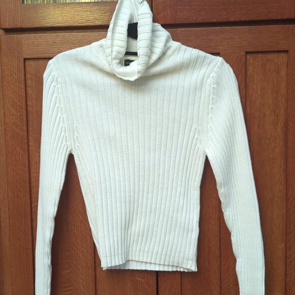 Jamie Scott Ribbed Turtle Neck White Shirt - Picture 4 of 8